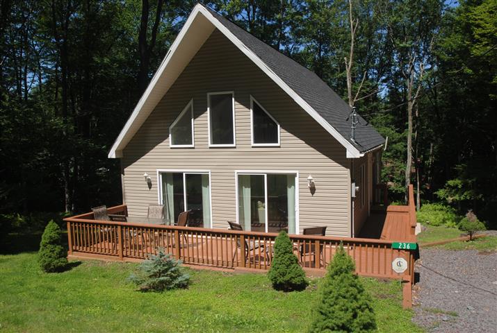 Front View of Arrowhead Lake Pocono Real Estate